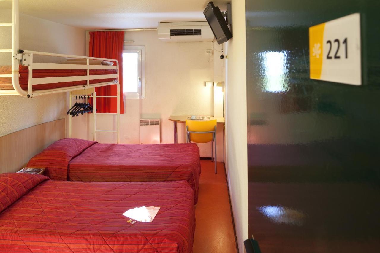 Premiere Classe Évreux Exteriér fotografie A typical room at a hotel