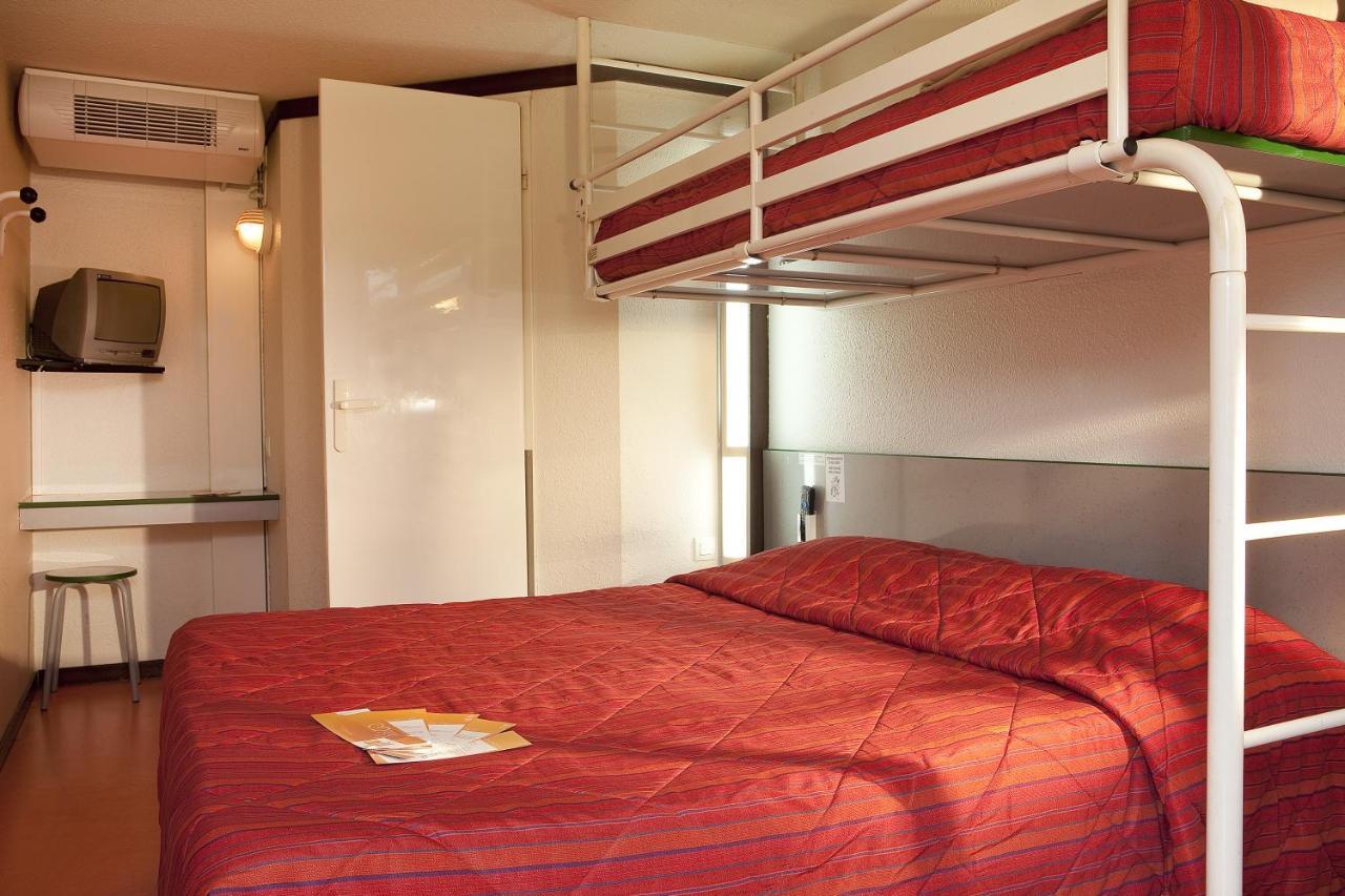 Premiere Classe Évreux Exteriér fotografie A typical room at the hotel
