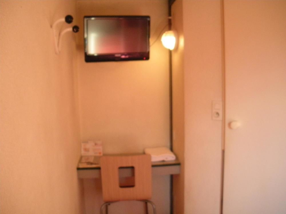 Premiere Classe Évreux Exteriér fotografie A room at a typical Japanese love hotel
