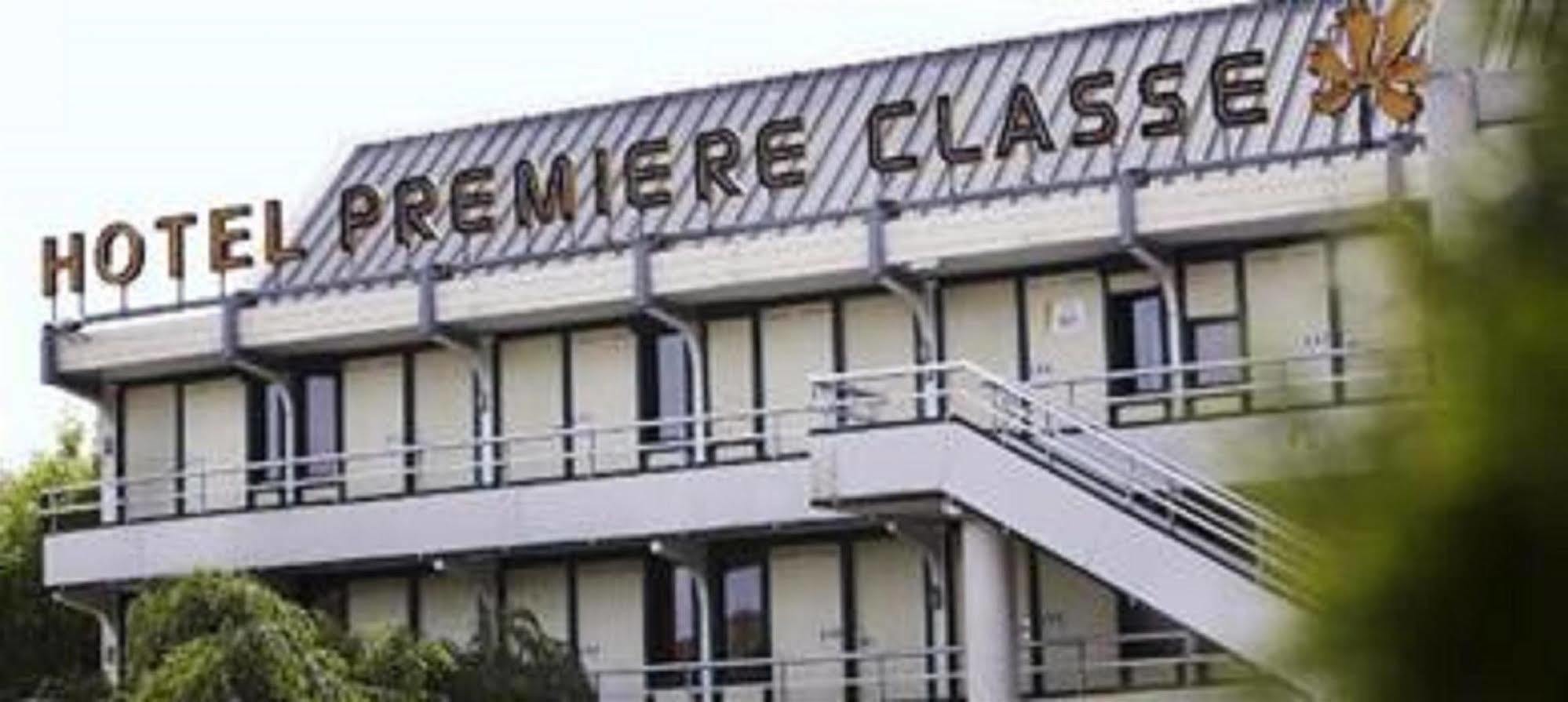 Premiere Classe Évreux Exteriér fotografie Premier Glass