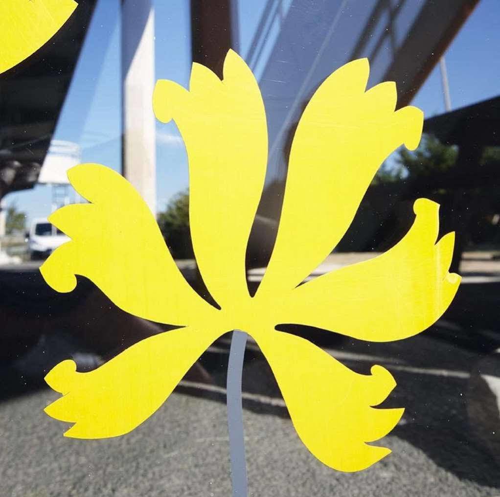 Premiere Classe Évreux Exteriér fotografie Yellow star